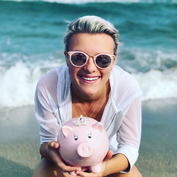 Meet your Posher, Jessica - Picture 1 of 1